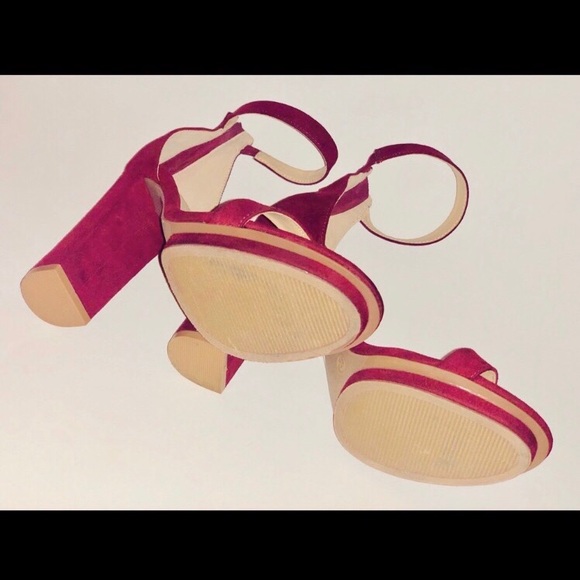 🛑🛑SOLD🛑🛑Cute and Sexy Burgundy Heels. - Picture 3 of 8